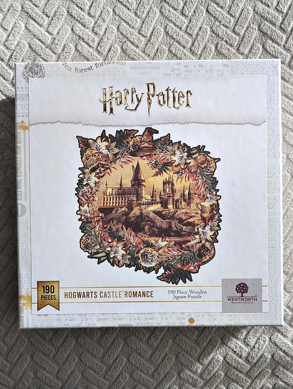 Wentworth Hogwarts Castle Romance 190-Piece Wooden Puzzle Brand New